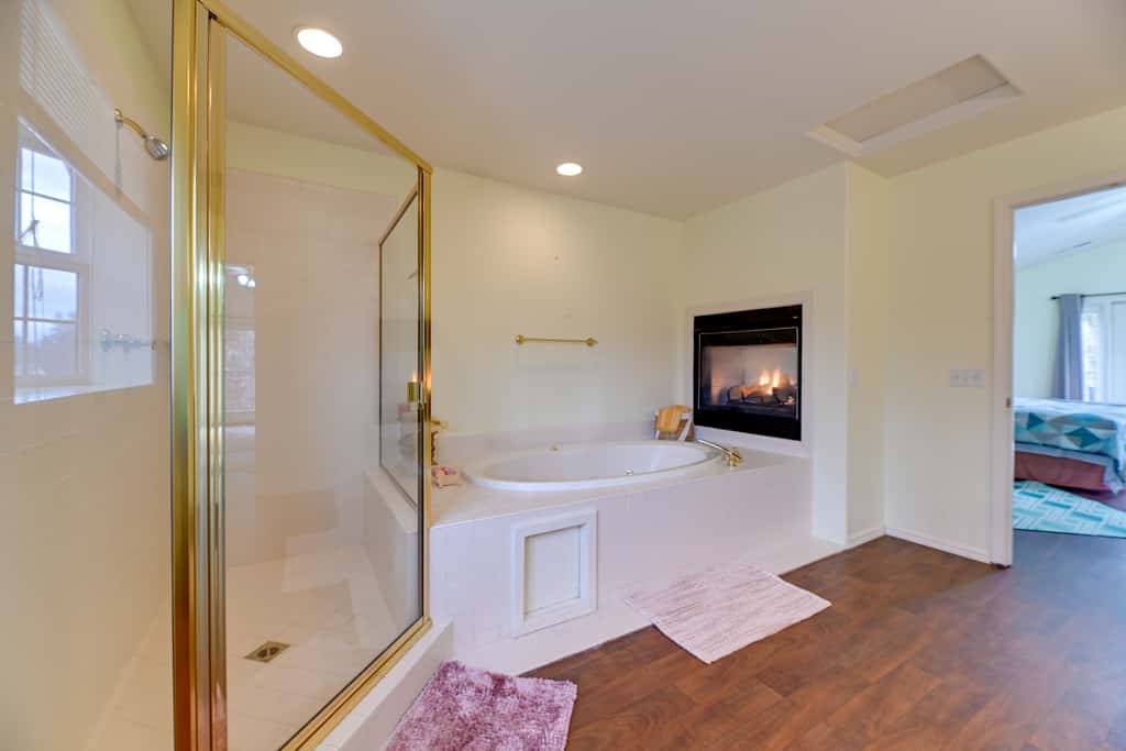 Spacious Grants Pass Home w/ Hot Tub & River Views