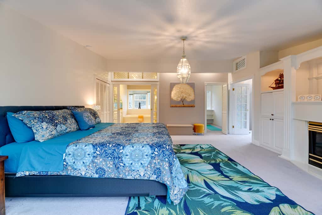 Spacious Grants Pass Home w/ Hot Tub & River Views