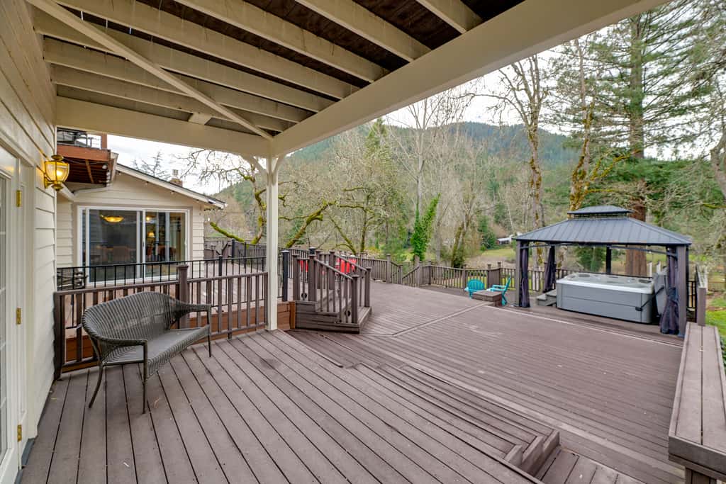 Spacious Grants Pass Home w/ Hot Tub & River Views