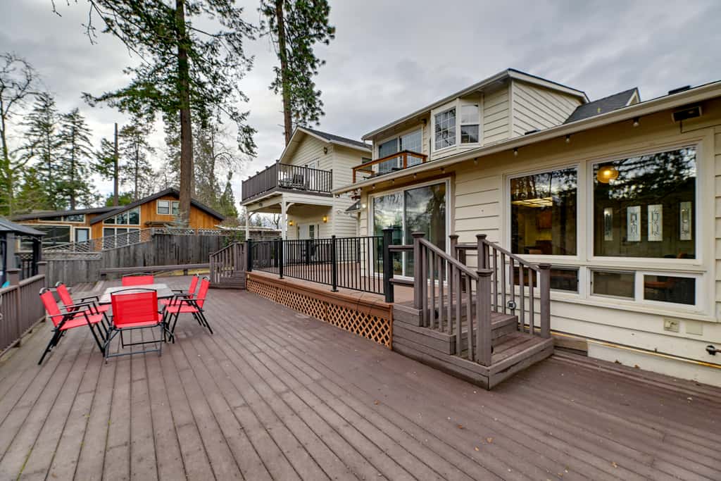 Spacious Grants Pass Home w/ Hot Tub & River Views