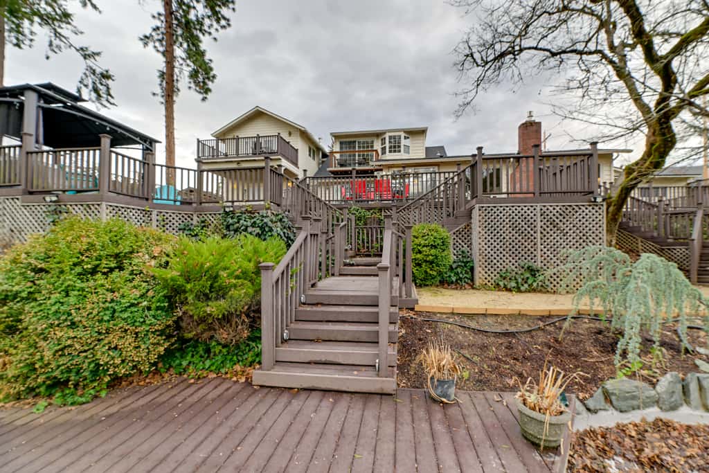 Spacious Grants Pass Home w/ Hot Tub & River Views