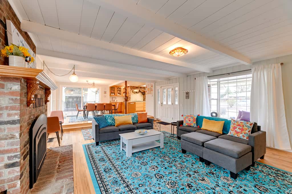 Spacious Grants Pass Home w/ Hot Tub & River Views