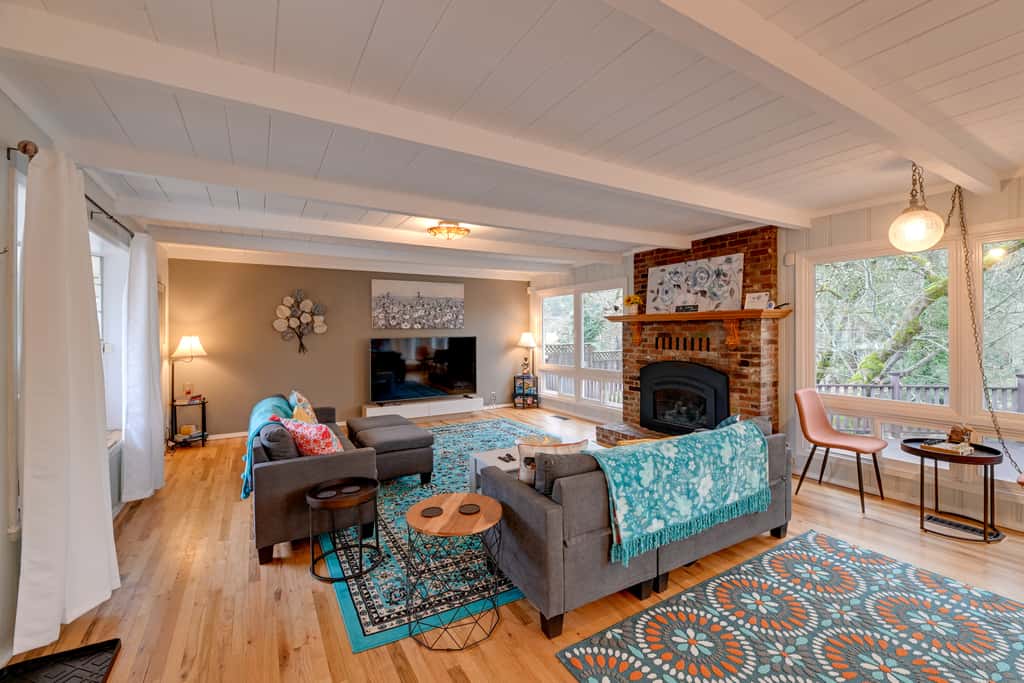 Spacious Grants Pass Home w/ Hot Tub & River Views