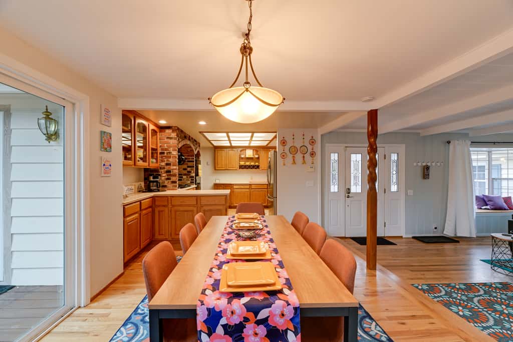 Spacious Grants Pass Home w/ Hot Tub & River Views