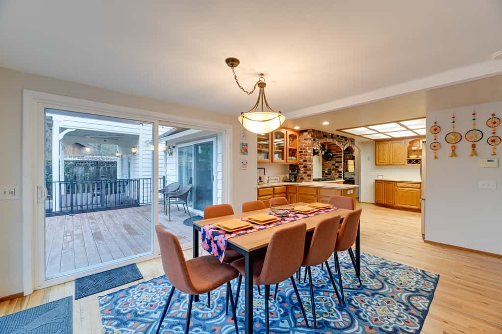 Spacious Grants Pass Home w/ Hot Tub & River Views