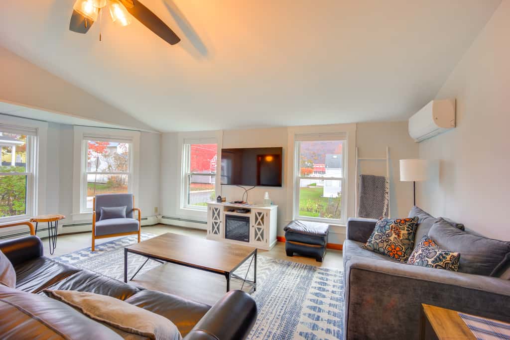 Comfortable Lincoln Home: Walk to Main Street!