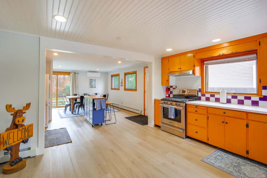 Comfortable Lincoln Home: Walk to Main Street!