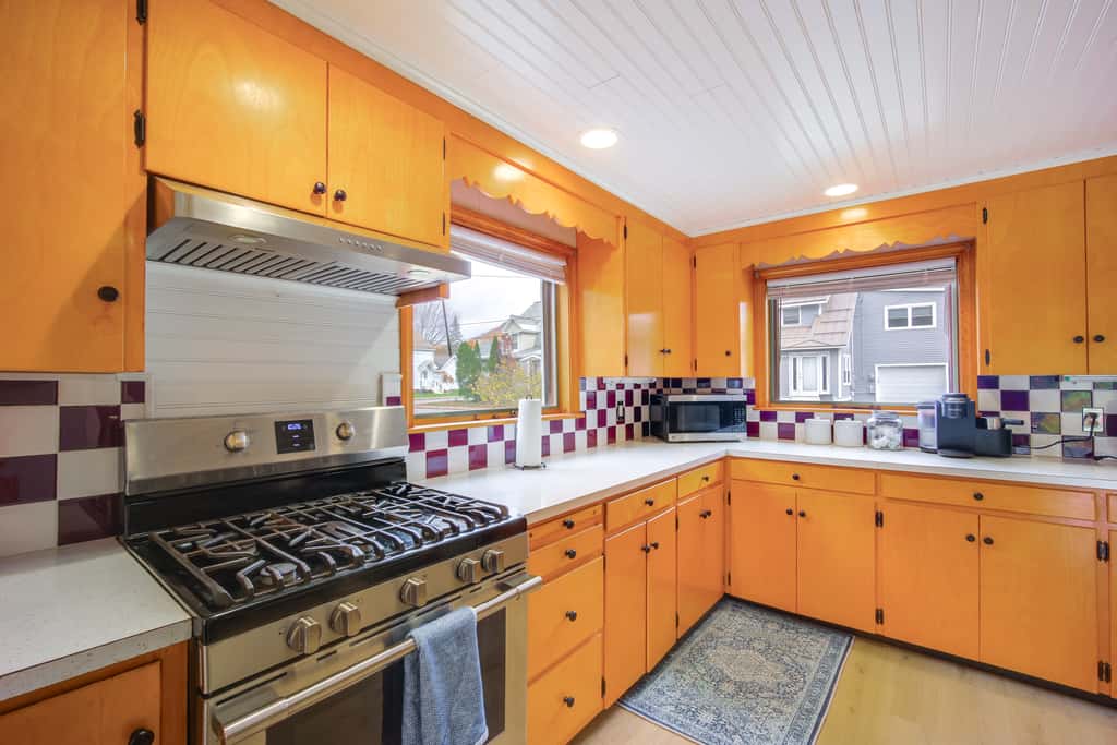 Comfortable Lincoln Home: Walk to Main Street!