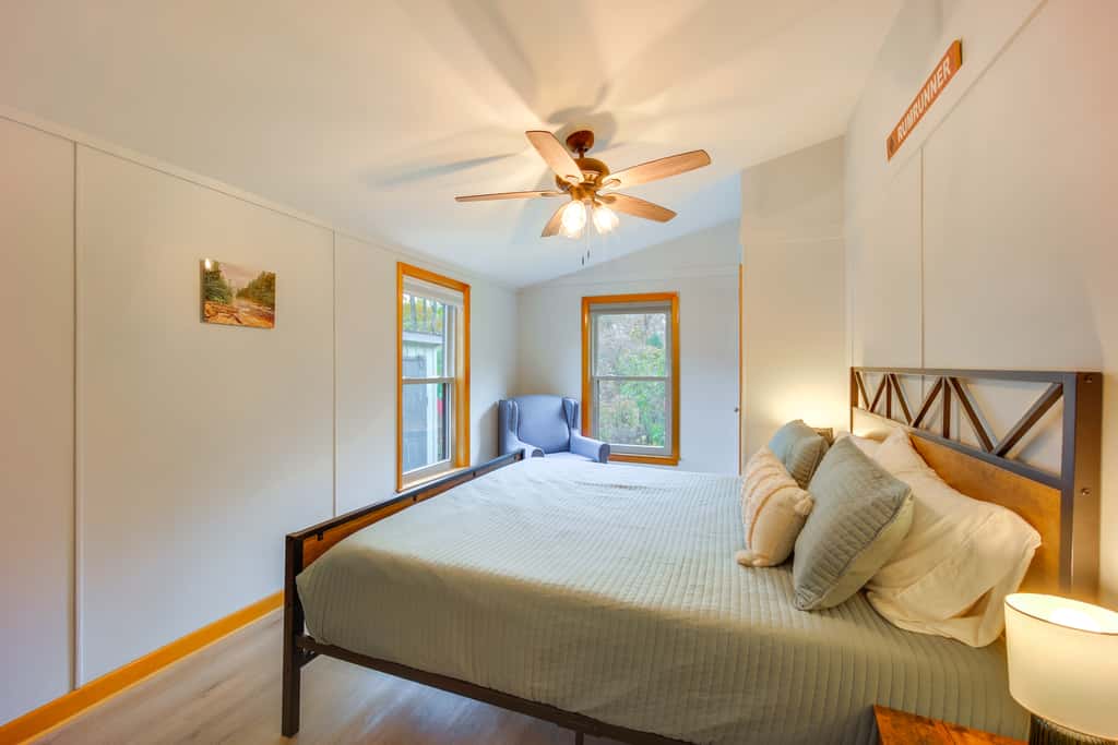 Comfortable Lincoln Home: Walk to Main Street!