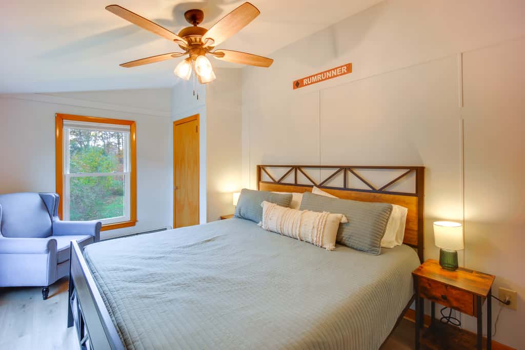 Comfortable Lincoln Home: Walk to Main Street!