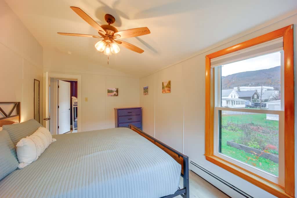 Comfortable Lincoln Home: Walk to Main Street!