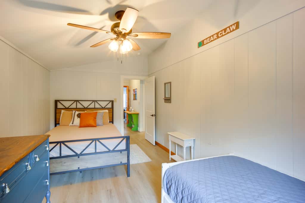 Comfortable Lincoln Home: Walk to Main Street!