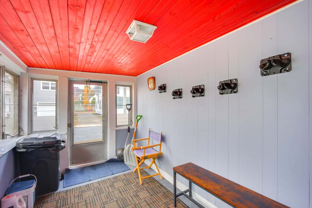 Comfortable Lincoln Home: Walk to Main Street!