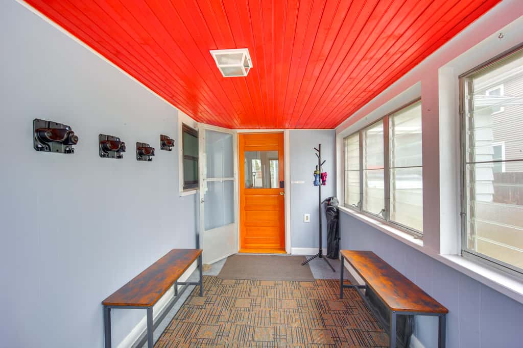 Comfortable Lincoln Home: Walk to Main Street!