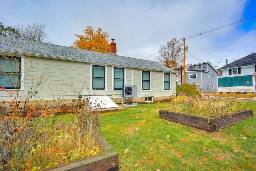 Comfortable Lincoln Home: Walk to Main Street!