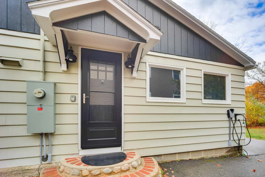 Comfortable Lincoln Home: Walk to Main Street!