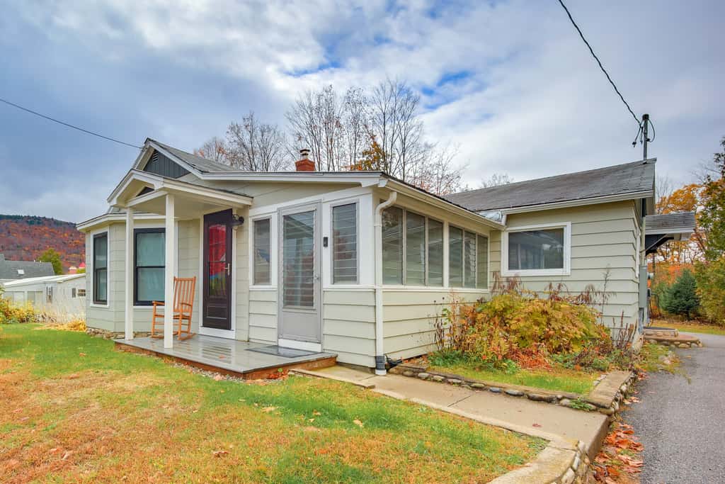 Comfortable Lincoln Home: Walk to Main Street!