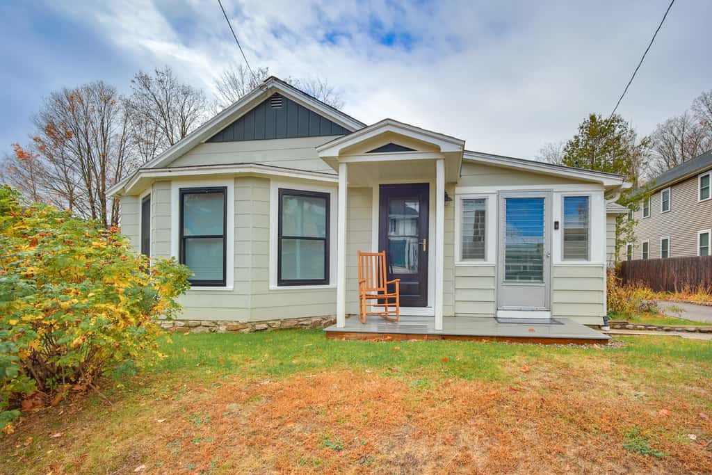 Comfortable Lincoln Home: Walk to Main Street!
