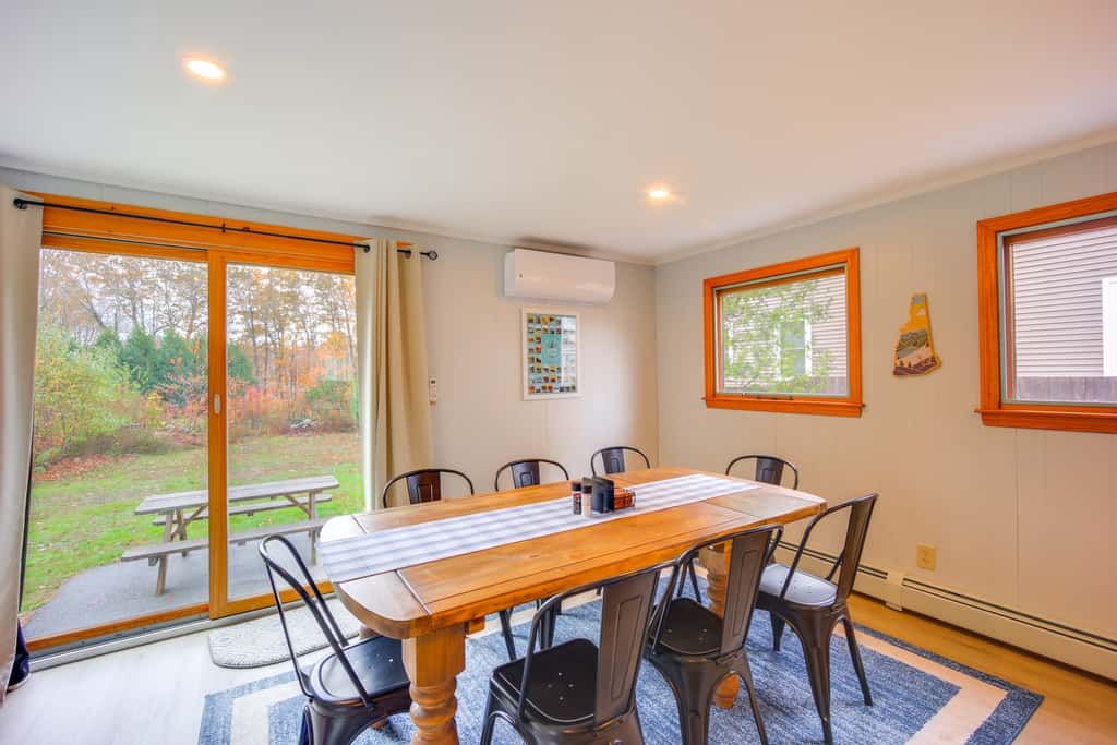 Comfortable Lincoln Home: Walk to Main Street!