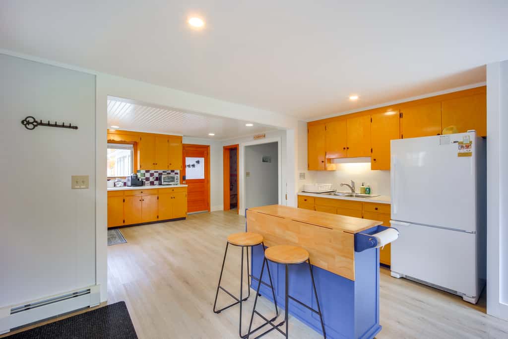 Comfortable Lincoln Home: Walk to Main Street!