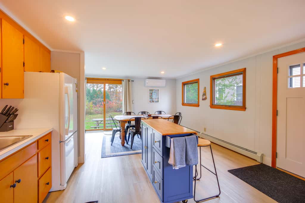Comfortable Lincoln Home: Walk to Main Street!