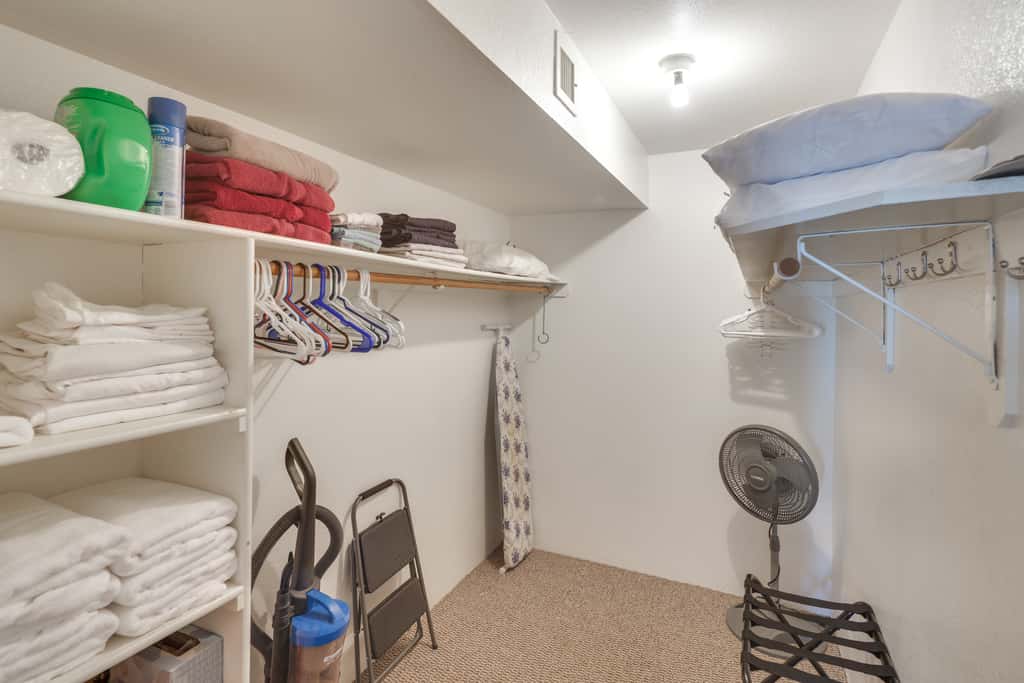 Walk to Lake, Dining & Shops: Lake Havasu Condo