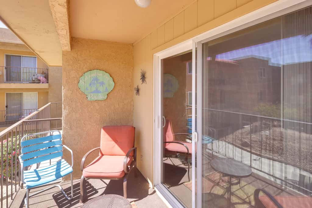 Walk to Lake, Dining & Shops: Lake Havasu Condo