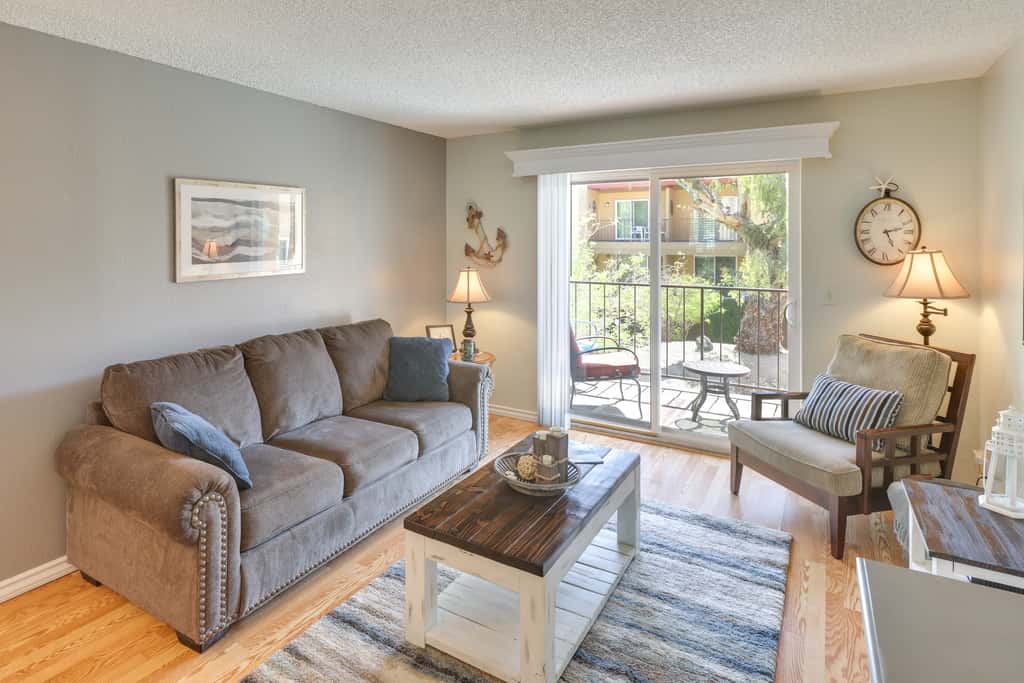 Walk to Lake, Dining & Shops: Lake Havasu Condo