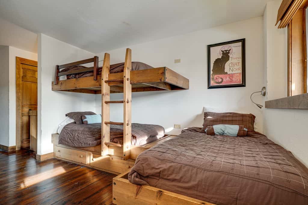 Near Okemo & Killington: Home w/ Sauna & Fireplace