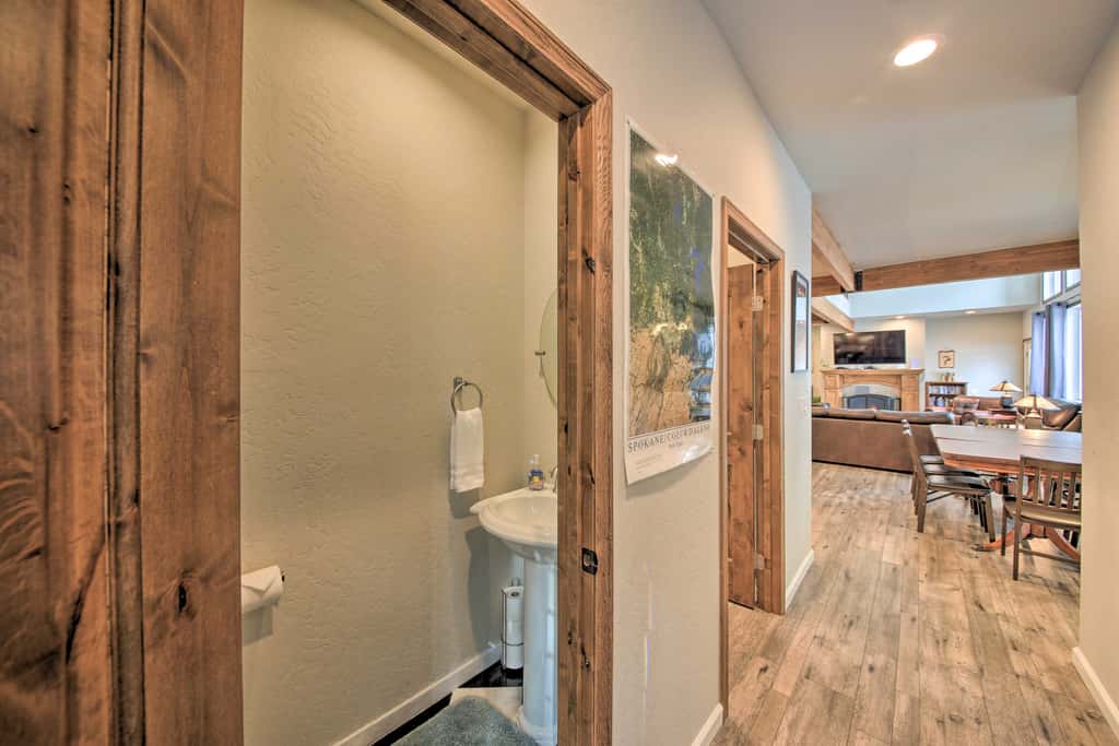 Expansive Group Lake House w/ Private Hot Tub!