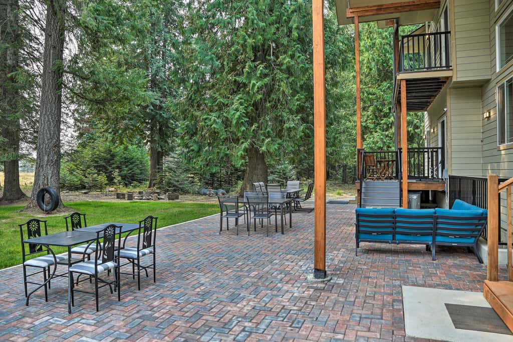 Expansive Group Lake House w/ Private Hot Tub!