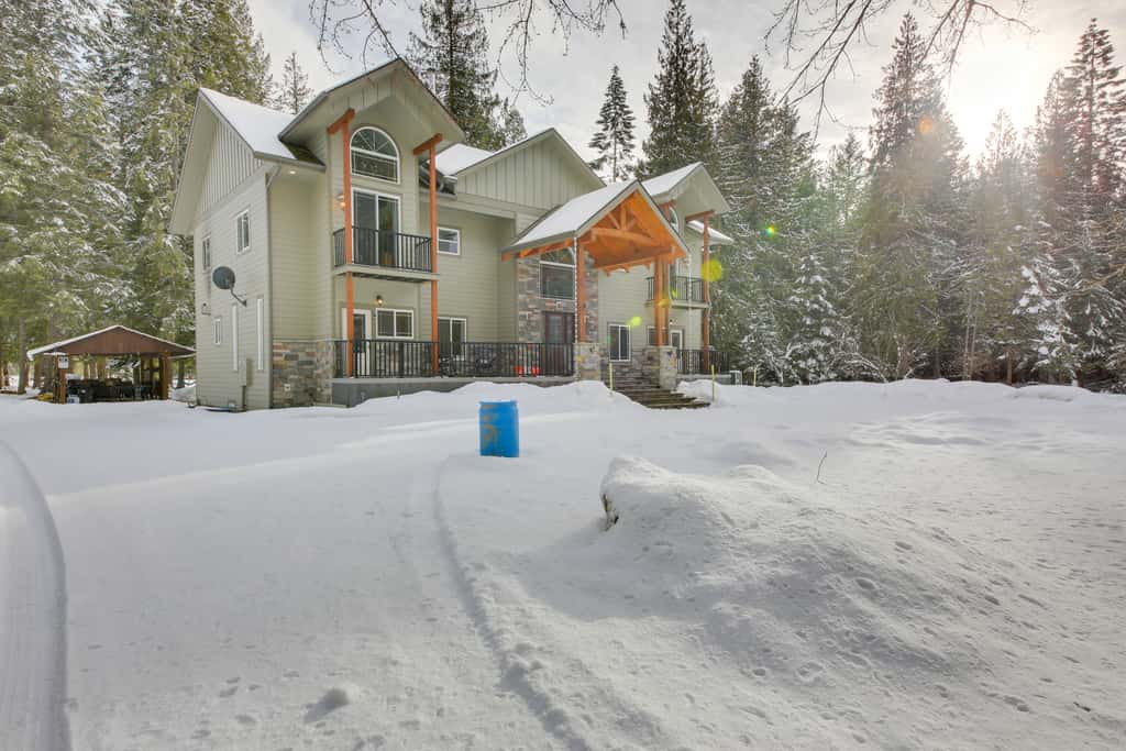 Expansive Group Lake House w/ Private Hot Tub!