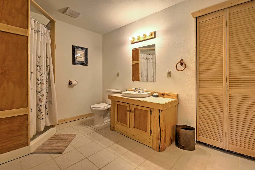 Expansive Alma Cabin w/ Hot Tub & Mountain Views!
