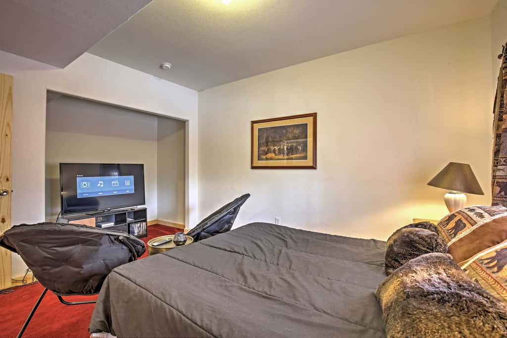 Expansive Alma Cabin w/ Hot Tub & Mountain Views!