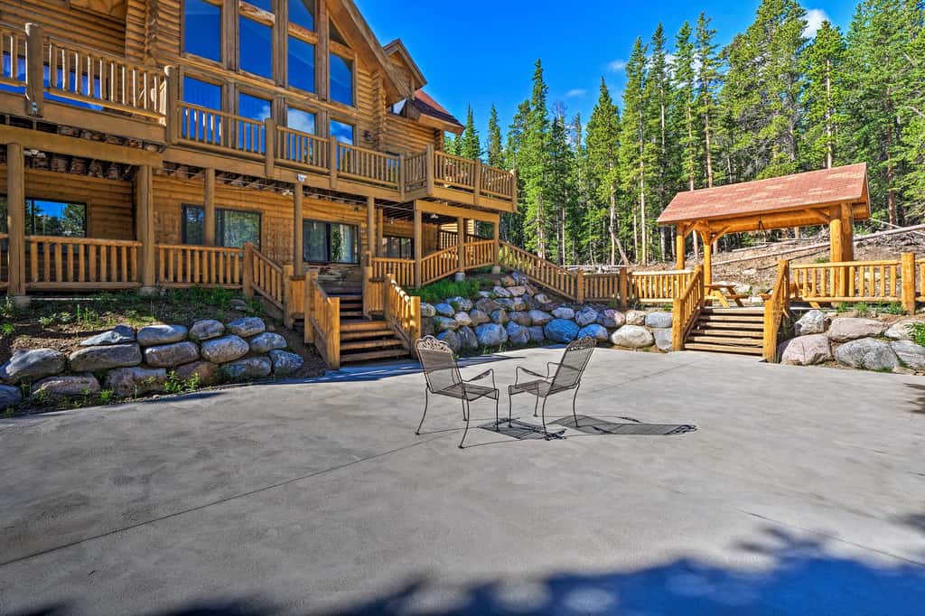 Expansive Alma Cabin w/ Hot Tub & Mountain Views!