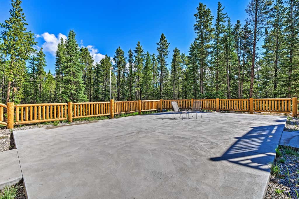 Expansive Alma Cabin w/ Hot Tub & Mountain Views!