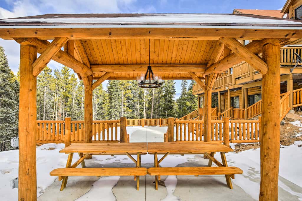 Expansive Alma Cabin w/ Hot Tub & Mountain Views!