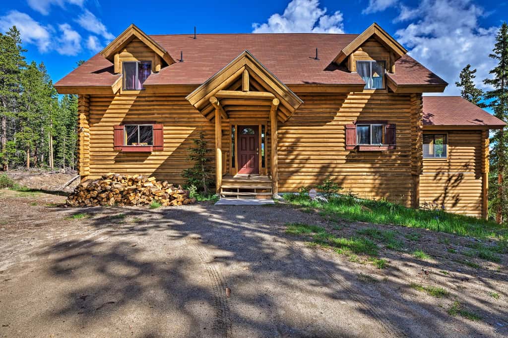 Expansive Alma Cabin w/ Hot Tub & Mountain Views!