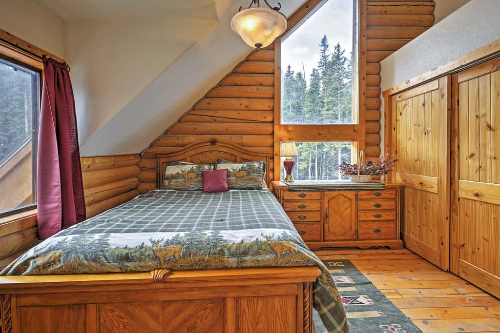 Expansive Alma Cabin w/ Hot Tub & Mountain Views!