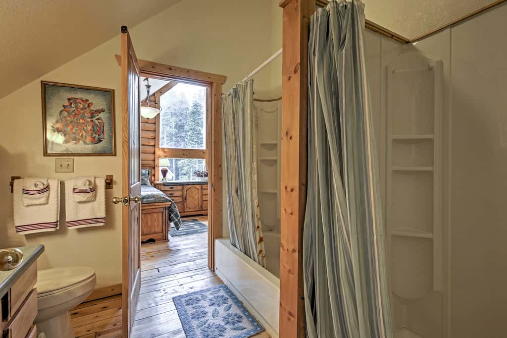 Expansive Alma Cabin w/ Hot Tub & Mountain Views!