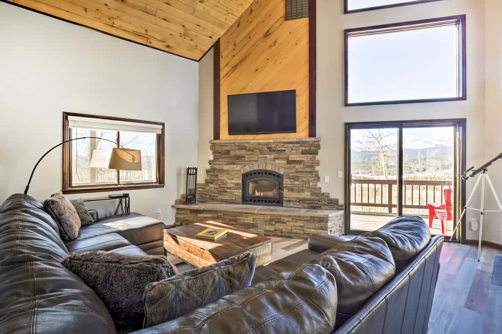 Spacious Fairplay Cabin w/ Views ~ 21 Mi to Breck!
