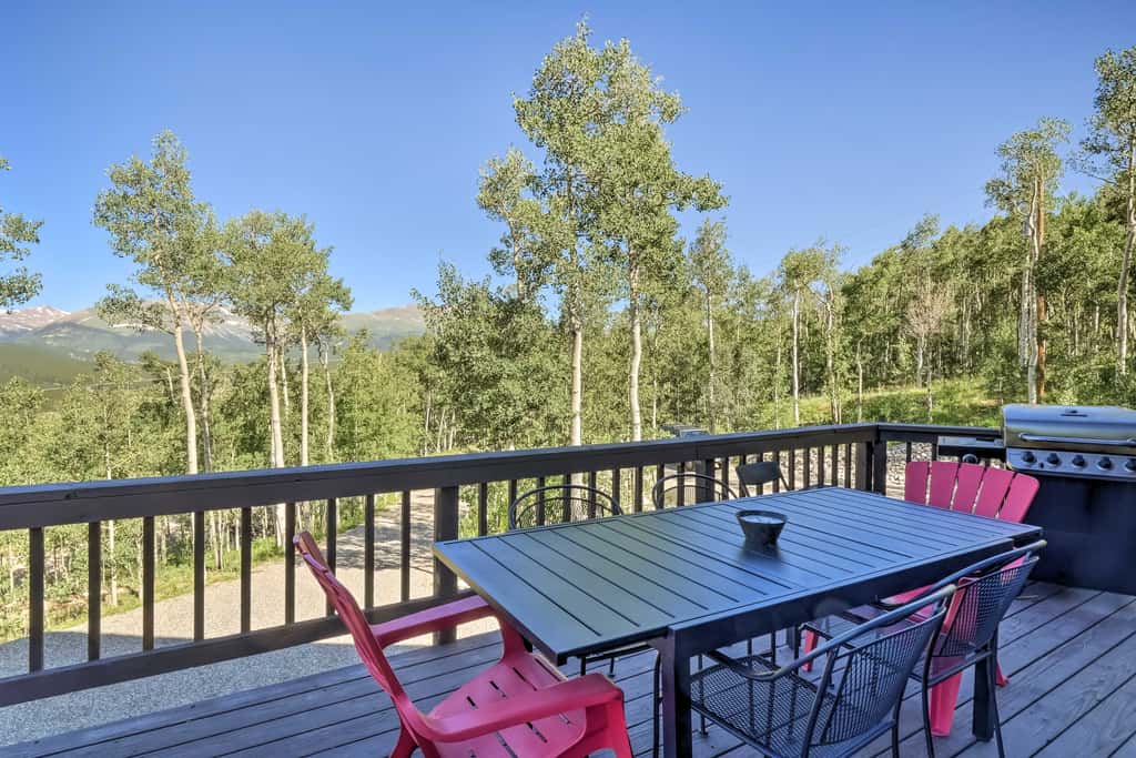 Spacious Fairplay Cabin w/ Views ~ 21 Mi to Breck!