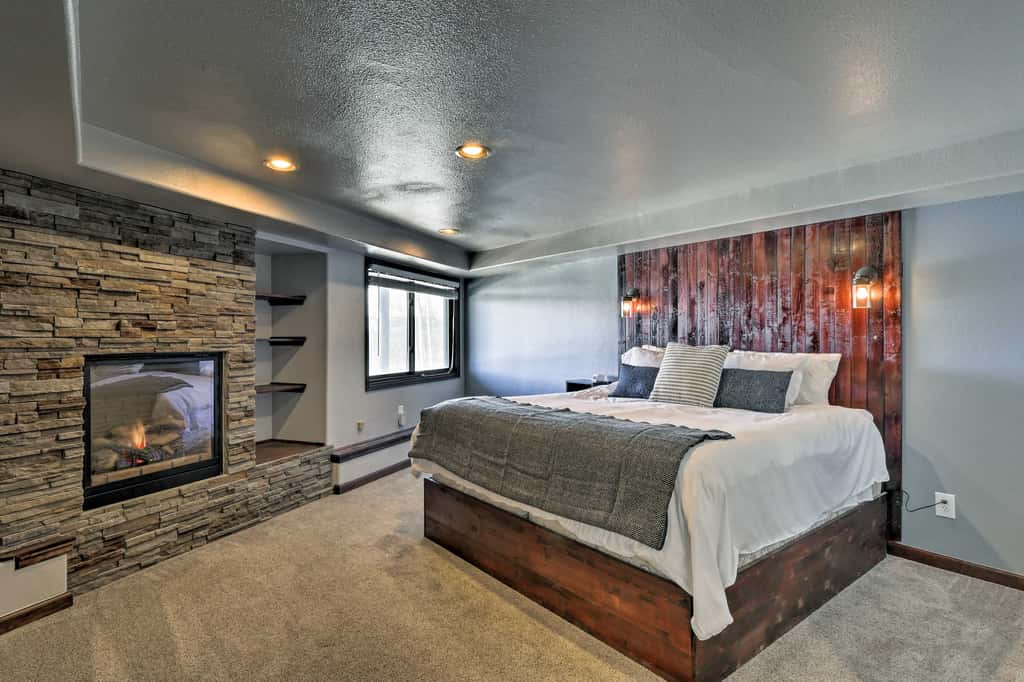 Spacious Fairplay Cabin w/ Views ~ 21 Mi to Breck!
