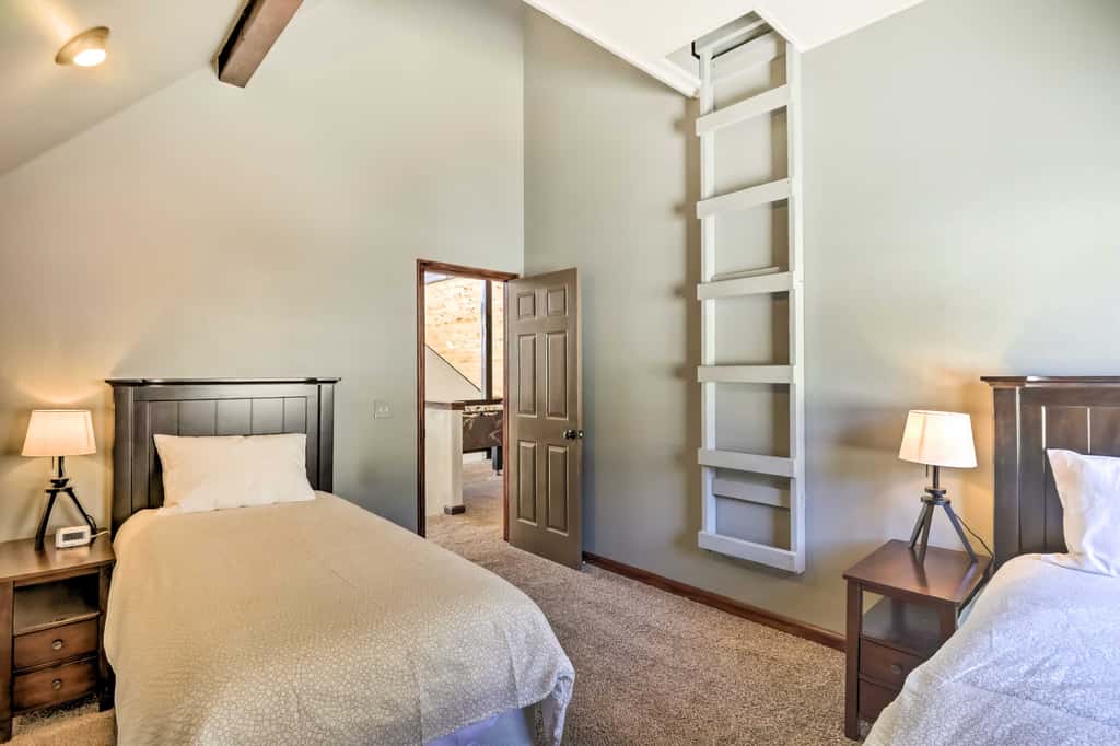Spacious Fairplay Cabin w/ Views ~ 21 Mi to Breck!