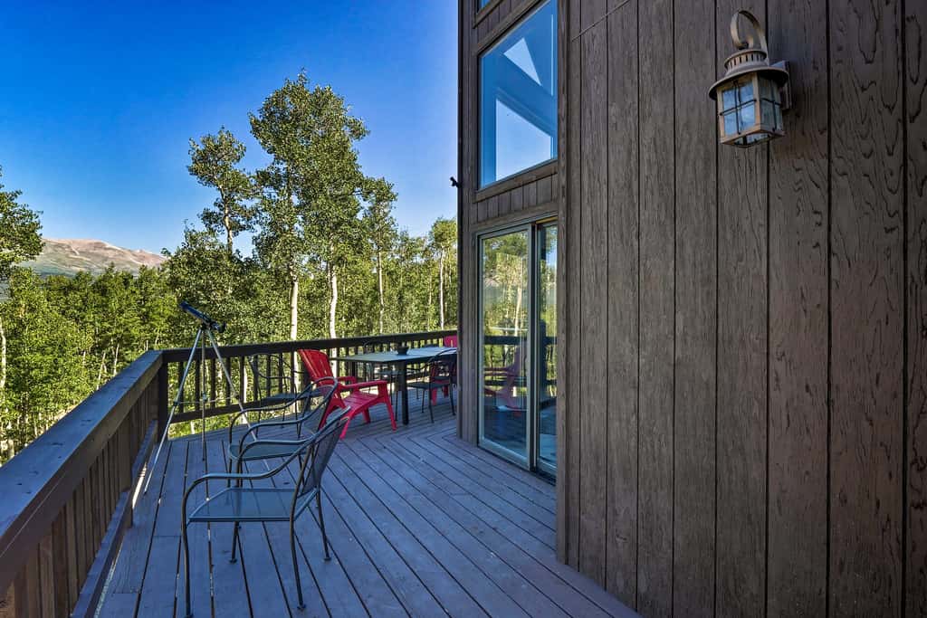 Spacious Fairplay Cabin w/ Views ~ 21 Mi to Breck!