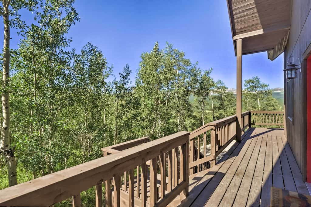 Spacious Fairplay Cabin w/ Views ~ 21 Mi to Breck!