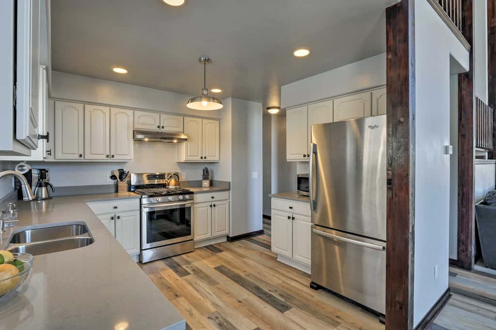 Spacious Fairplay Cabin w/ Views ~ 21 Mi to Breck!