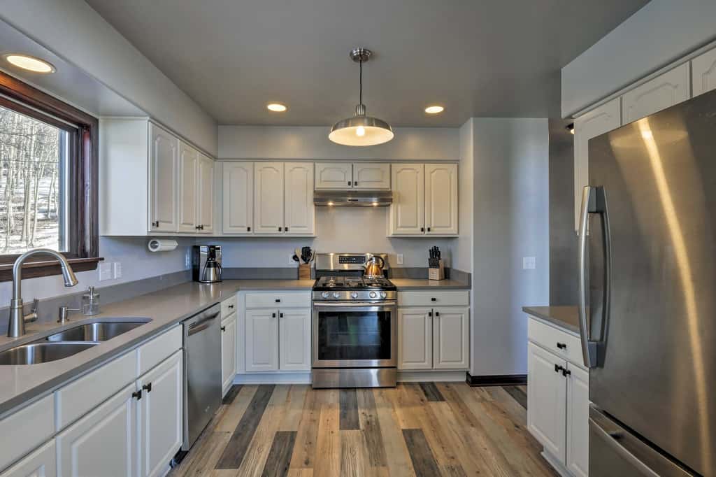 Spacious Fairplay Cabin w/ Views ~ 21 Mi to Breck!