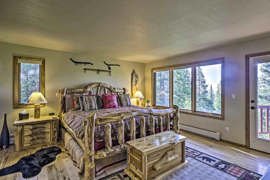 Spacious Fairplay Retreat w/ Hot Tub & Fire Pit!