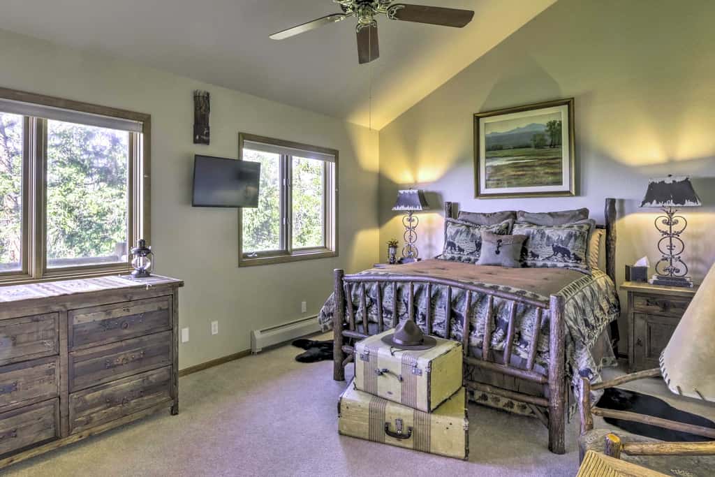 Spacious Fairplay Retreat w/ Hot Tub & Fire Pit!